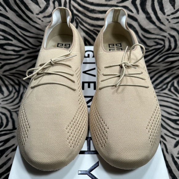 GIVENCHY - Picture 3 of 8